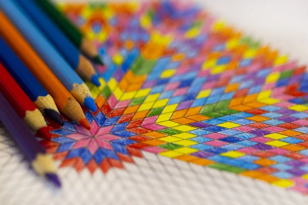 그리기 파일에 색연필으로 그리기 만다라 — 스톡 사진