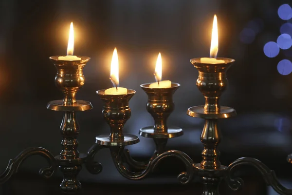 Candele Accese Nel Candelabro — Foto Stock