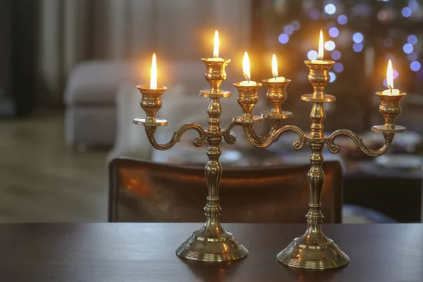 Candele Accese Nel Candelabro — Foto Stock