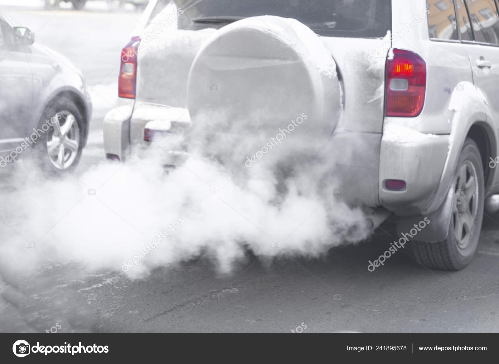 Verschmutzung Durch Den Auspuff Von Autos Der Stadt Winter Rauch