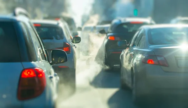 Contaminación Por Escape Los Coches Ciudad Invierno Humo Los Coches —  Fotos de Stock