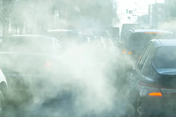 Pollution Par Les Gaz Échappement Des Voitures Dans Ville Hiver — Photo