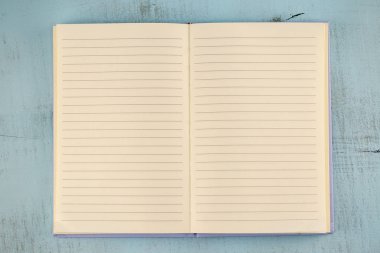 ahşap turkuaz zemin üzerine yazmak için çizgili Not defteri