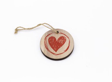 bir kalp, aşk sembolü şeklinde ahşap dekorasyon
