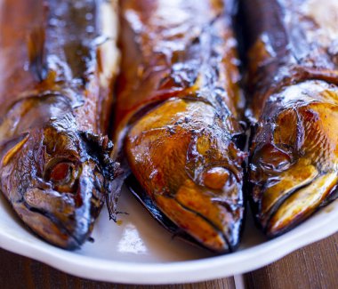 balık uskumru sıcak füme, evde pişmiş