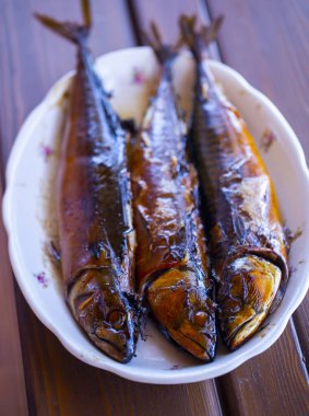 balık uskumru sıcak füme, evde pişmiş