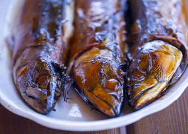 balık uskumru sıcak füme, evde pişmiş