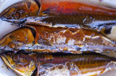 balık uskumru sıcak füme, evde pişmiş