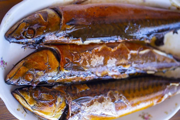 Makrele heiß geräuchert, zu Hause gekocht — Stockfoto