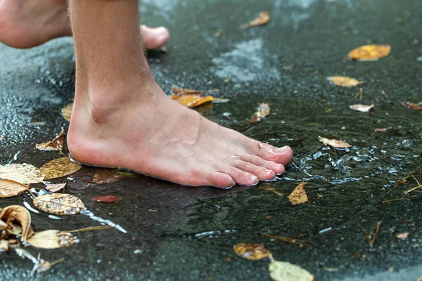 Teen Walks Puddles Summer Rain Feet Puddle — Stock Photo, Image