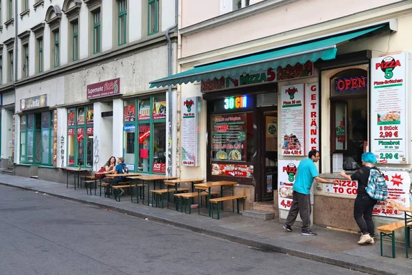 Dresden Alemania Mayo 2018 Gente Visita Restaurantes Distrito Neustadt Dresde — Foto de Stock