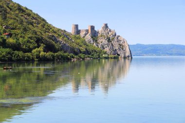 Golubac Kalesi - Sırbistan Ortaçağ dönüm noktası. Danube Nehri profili.