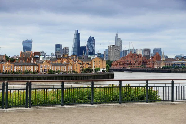 伦敦金融城的天际线 英国的首都城市 从金丝雀码头看 — 图库照片