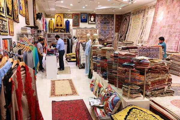 阿联酋迪拜 2017年11月22日 迪拜购物中心的波斯地毯店 它是世界上最大的购物中心 总面积为50 2万平方米的零售区 — 图库照片