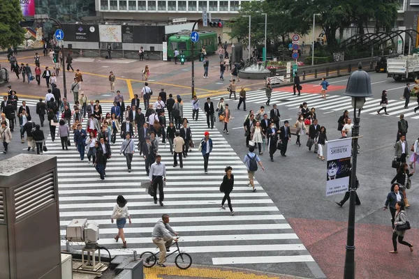 Tokyo Japan Maj 2012 Människor Går Hachiko Passage Shibuya Tokyo — Stockfoto