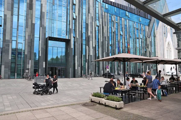 Leipzig Germany May 2018 Students Walk Augusteum Main Building Leipzig — Stock Photo, Image