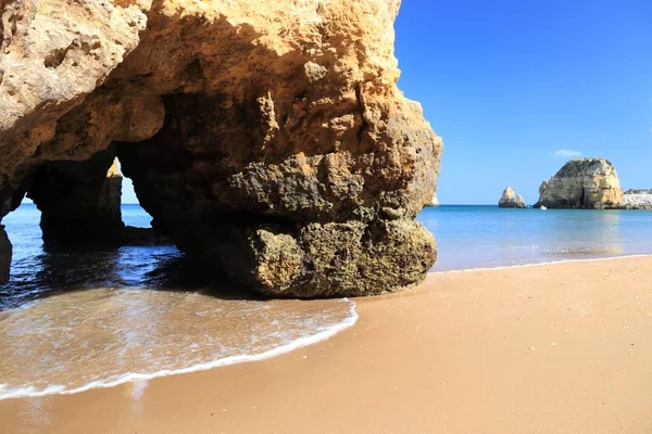 Portugalia Atlantic Krajobraz Wybrzeża Regionie Algarve Praia Pinhão Piaszczystej Plaży — Zdjęcie stockowe