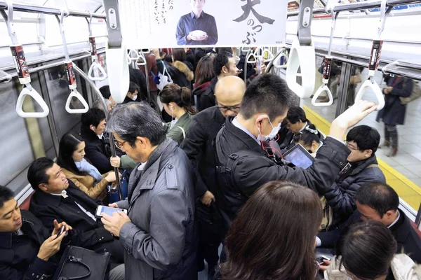 Tokyo Japan December 2016 Passagerare Rida Ett Fullsatt Metro Tåg — Stockfoto