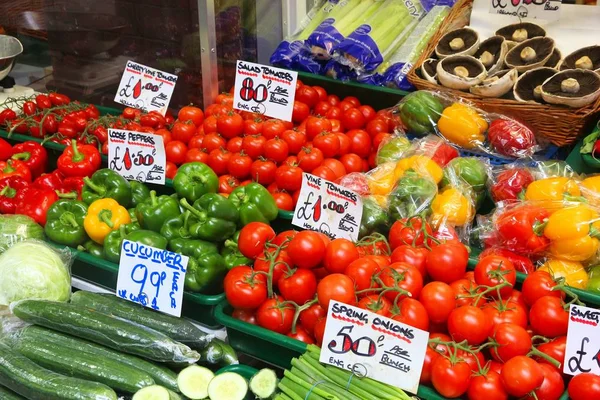 Rajčata Papriky Zeleninové Nákupy Tržišti Leeds Velká Británie — Stock fotografie