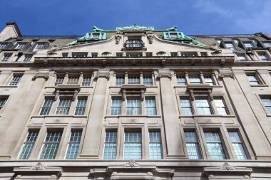 LONDON, UK - 6 Temmuz 2016: Londra 'daki Hallmark Binası. Klasik mimari Ormlar tarafından yeniden geliştirildi. Hukuk firması Weightman 'ın burada ofisi var..