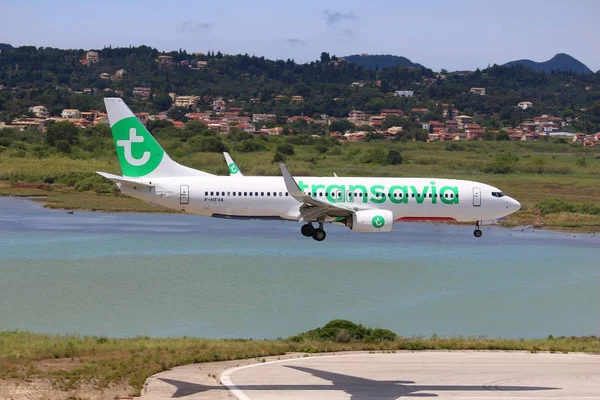 Corfu ギリシャ 2016年6月5日 トラナヴィアボーイング737 800がギリシャのコルフ国際空港に到着しました トラナヴィア Transavia Klmが所有するオランダの格安航空会社 — ストック写真