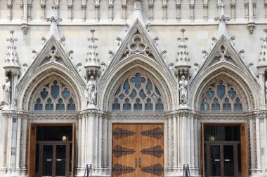 Pittsburgh şehri, Pennsylvania. Aziz Paul Katedrali kapı - Roma Katolik Kilisesi Gotik revival tarzda.