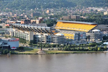 Pittsburgh, Amerika Birleşik Devletleri - 30 Haziran 2013: Heinz alan Pittsburgh görünümünde. Öncelikle ünlü Pittsburgh Steelers futbol takımının Stadyumu olduğunu.