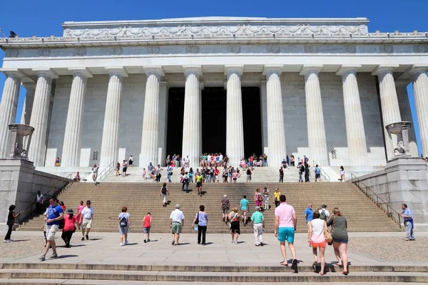 Washington Usa Června 2013 Lidé Navštěvují Památník Abrahama Lincolna Washingtonu — Stock fotografie