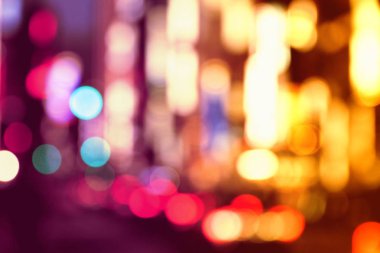 Neon şehir gece - Shinjuku ward, Tokyo. Bulanık şehir ışıkları defocused.