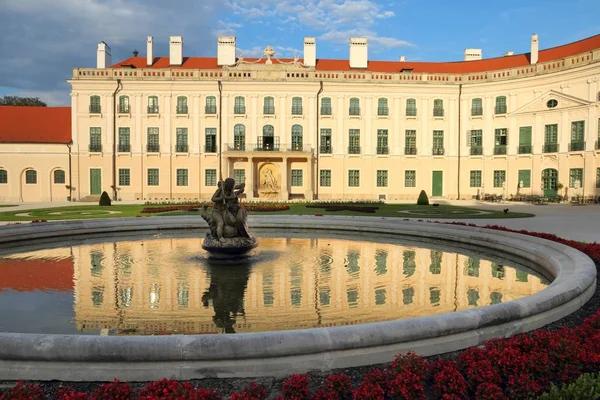 Fertod Ungern Esterhaza Palace Rokokostil Landmärke Solnedgången Ljus — Stockfoto