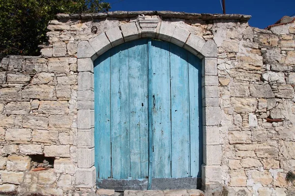 塞浦路斯 利马索尔区 Lofou 传统村落建筑 旧的蓝色大门 — 图库照片