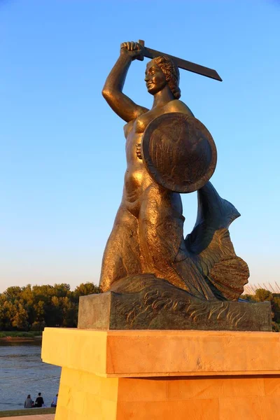 Varsovia Polonia Junio 2016 Estatua Sirena Sirena Junto Río Vístula — Foto de Stock
