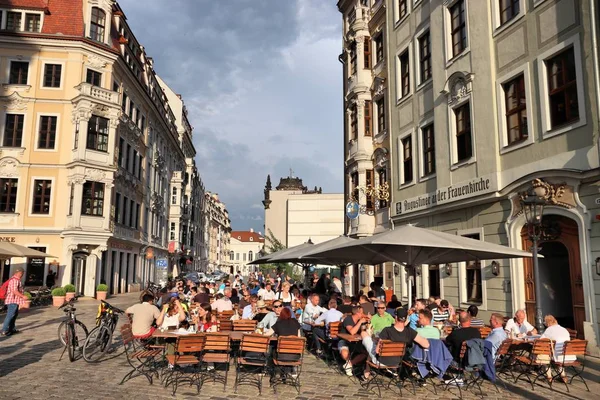 Drezda Németország 2018 Május Emberek Esznek Szabadtéri Étterem Táblák Altmarkt — Stock Fotó