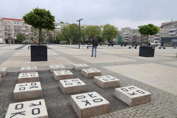 Wroclaw, Polonya - 11 Mayıs 2018 Wroclaw, Polonya 'daki Targ Meydanı. Meydan, modern şehir standartlarını karşılamak amacıyla 2013 yılında yenilendi..