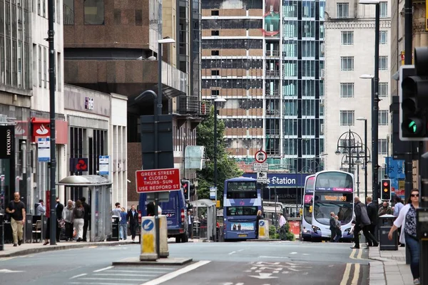 Leeds Reino Unido Julho 2016 Pessoas Andam Ônibus Firstgroup Leeds — Fotografia de Stock