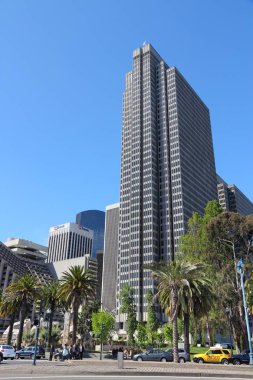 SAN FRANCISCO, ABD - 9 Nisan 2014: San Francisco, ABD 'deki dört Embarcadero Center gökdeleni. San Francisco 'nun en yüksek 9. binasıdır ve yüksekliği 570 feet (174 metre) dir.).