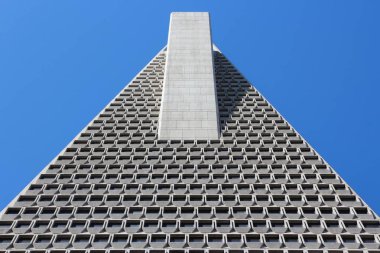 SAN FRANCISCO, ABD - 9 Nisan 2014: San Francisco, ABD 'de Transamerica Piramit gökdeleni. 853 feet (260 m) yüksekliğiyle San Francisco 'nun en yüksek binasıdır.).