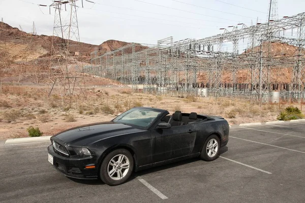 Arizona Abril 2014 Ford Mustang Estacionó Junto Route Arizona Famosa — Foto de Stock