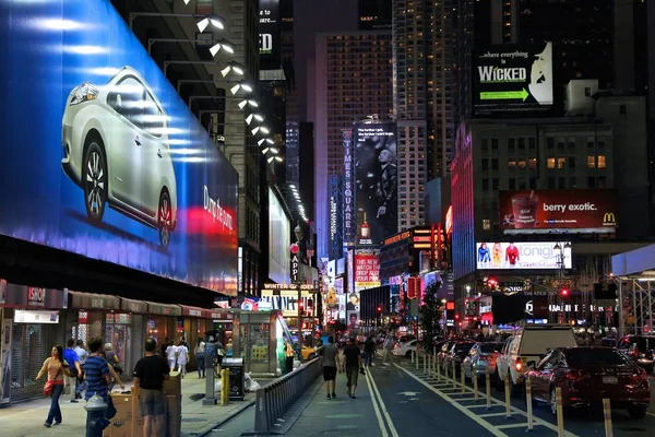 Nueva York Julio 2013 Gente Visita Times Square Nueva York — Foto de Stock