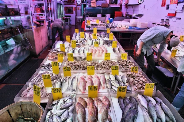 Nueva York Julio 2013 Los Vendedores Venden Pescado Chinatown Nueva — Foto de Stock