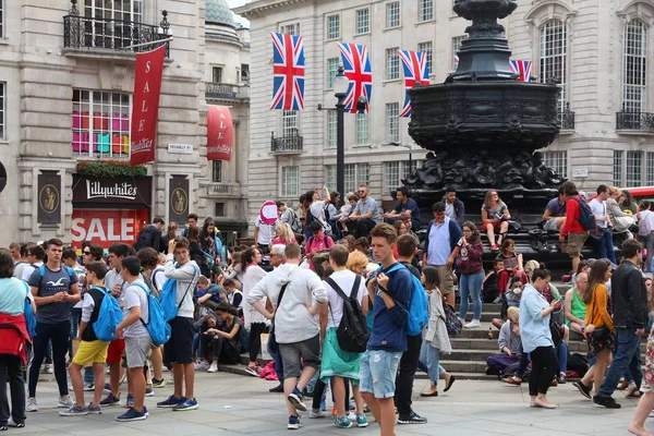 Londýn Velká Británie Června 2016 Lidé Navštěvují Piccadilly Circus Londýně — Stock fotografie