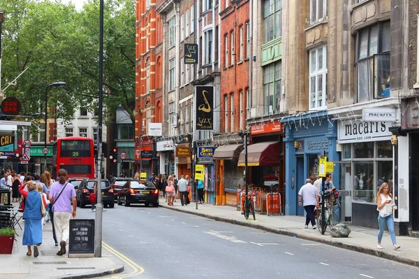 London Storbritannien Juli 2016 Människor Besöker Musikinstrument Butiker Danmark Street — Stockfoto