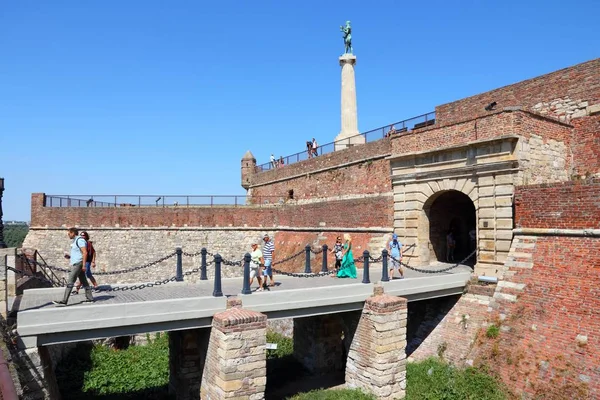 Belgrad Serbia Sierpień 2012 Ludzie Odwiedzić Twierdzy Kalemegdan Belgradzie Belgrad — Zdjęcie stockowe