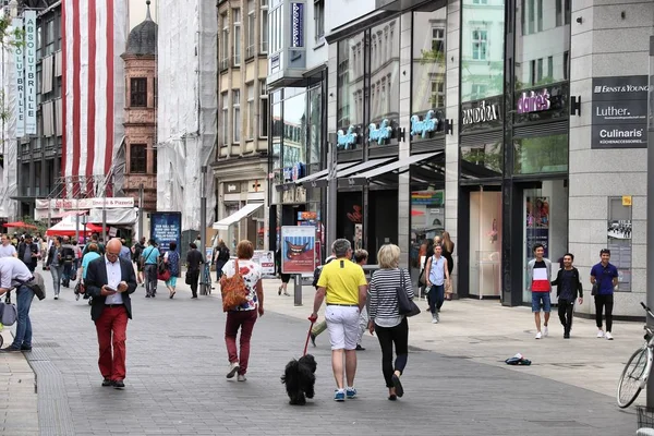 Leipzig Niemcy Maj 2018 Ludzie Kupują Ulicy Grimmaische Lipsku Niemcy — Zdjęcie stockowe