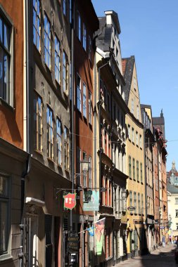 Stockholm, İsveç - 30 Mayıs 2010: İnsanlar Old Town Stokholm, İsveç ziyaret edin. Stokholm İsveç'in başkenti, 2.2 milyon kişi onun metropol bölgesinde yaşıyor.