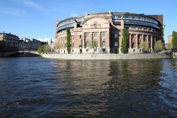 瑞典议会 政府大厦在 Helgeandsholmen 海岛在斯德哥尔摩 — 图库照片