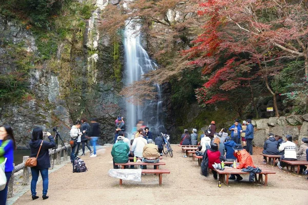 Minoo 2016 사람들이 메이지 오사카 공원이을 경치에 알려져 — 스톡 사진