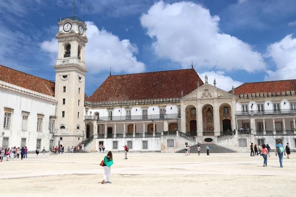 Coimbra Portugal Mayo 2018 Los Turistas Visitan Universidad Coimbra Portugal —  Fotos de Stock