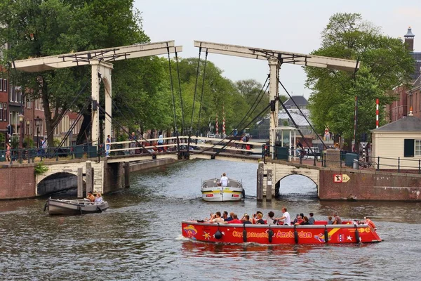 Amsterdão Países Baixos Julho 2017 City Sightseeing Boat Front Nieuwe — Fotografia de Stock