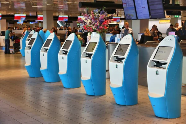 Amsterdam Países Bajos Julio 2017 Máquinas Auto Check Aeropuerto Schiphol —  Fotos de Stock